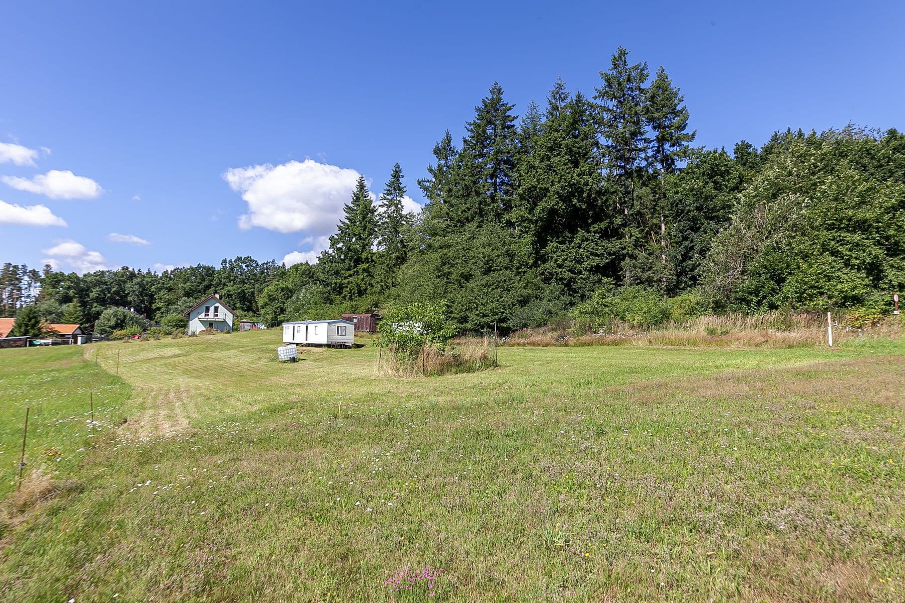 Predaj pozemku 2.863 m², Klučenice, Středočeský kraj Predaj pozemku 2.863 m², Klučenice, Středočeský kraj