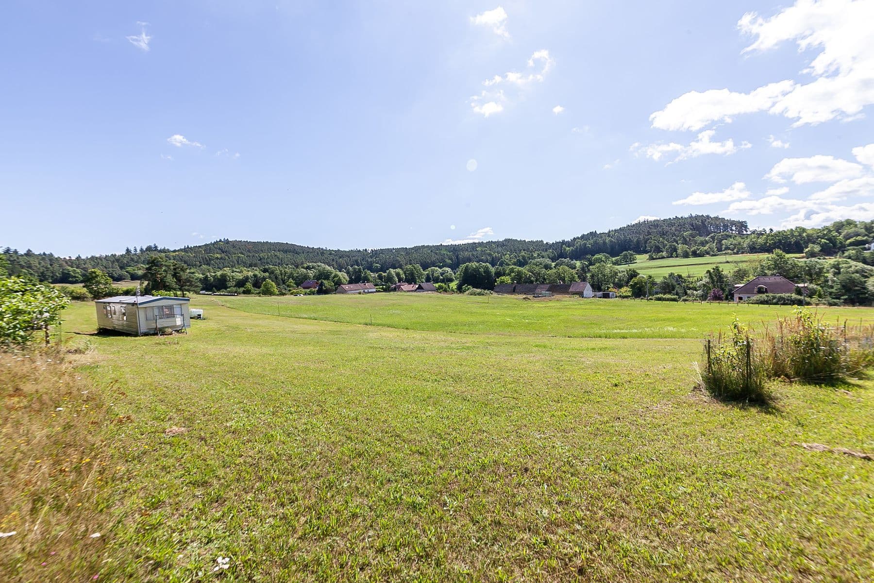 Predaj pozemku 2.863 m², Klučenice, Středočeský kraj Predaj pozemku 2.863 m², Klučenice, Středočeský kraj