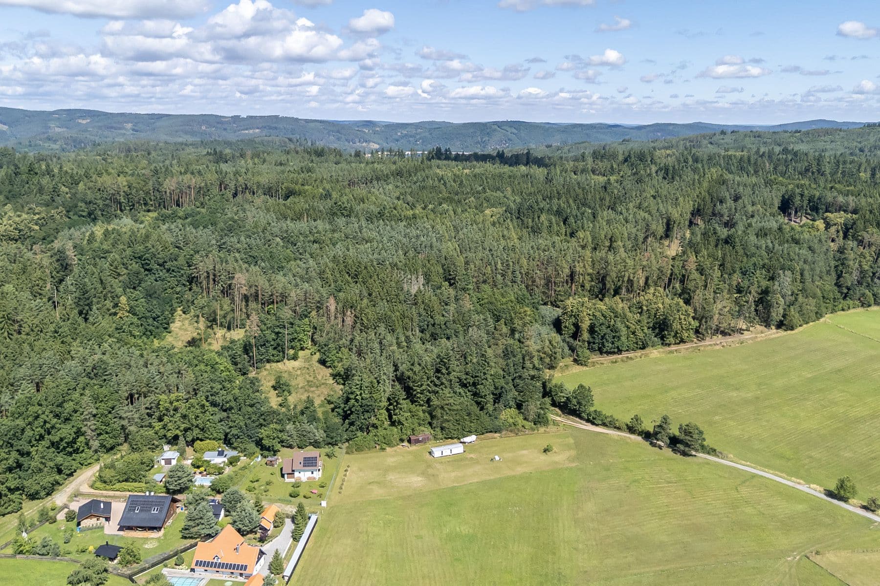 Predaj pozemku 2.863 m², Klučenice, Středočeský kraj Predaj pozemku 2.863 m², Klučenice, Středočeský kraj