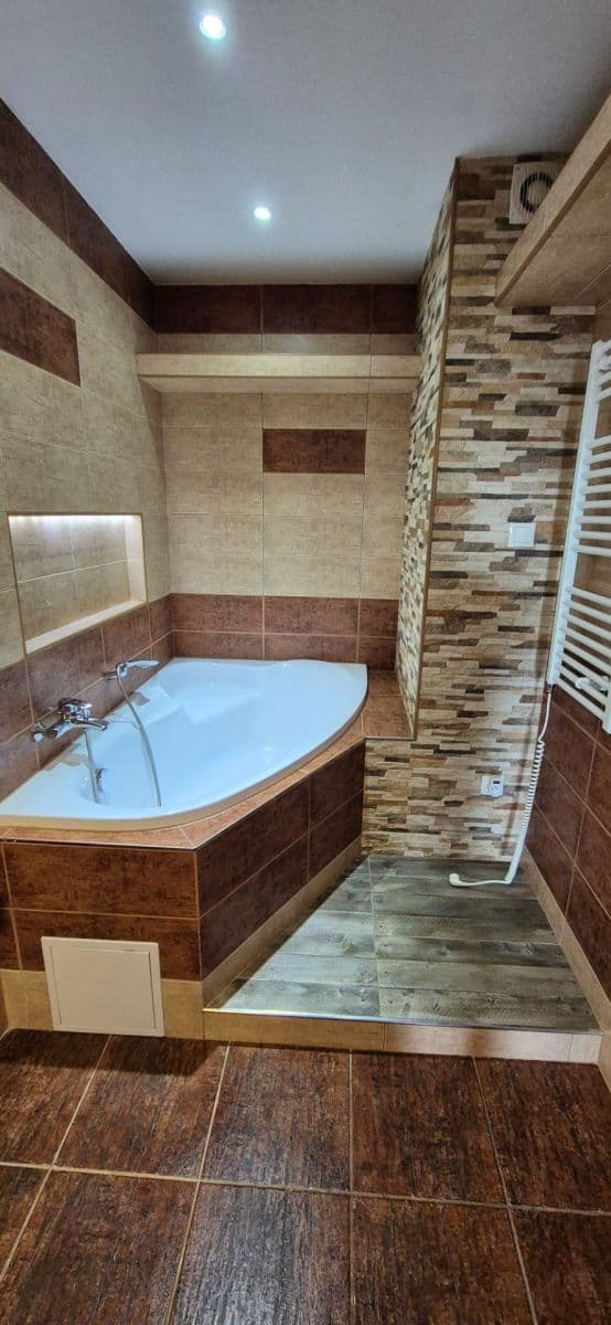 Prenájom bytu 3-izbový 55 m², Jazmínová, Košice - mestská časť Západ, Košický kraj Prenájom bytu 3-izbový 55 m², Jazmínová, Košice - mestská časť Západ, Košický kraj