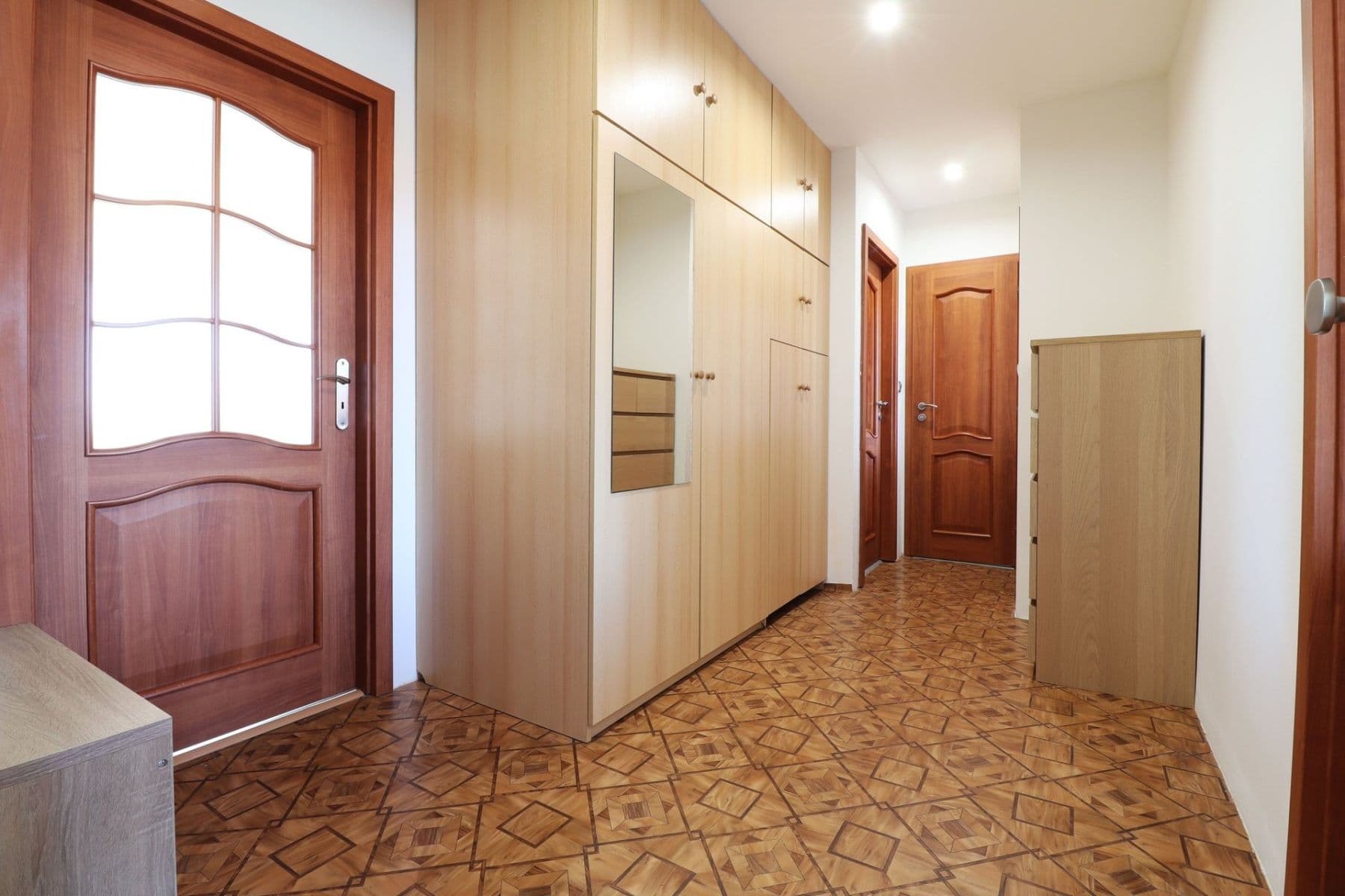 Prenájom bytu 3-izbový 76 m², Kojetická, Neratovice, Středočeský kraj Prenájom bytu 3-izbový 76 m², Kojetická, Neratovice, Středočeský kraj