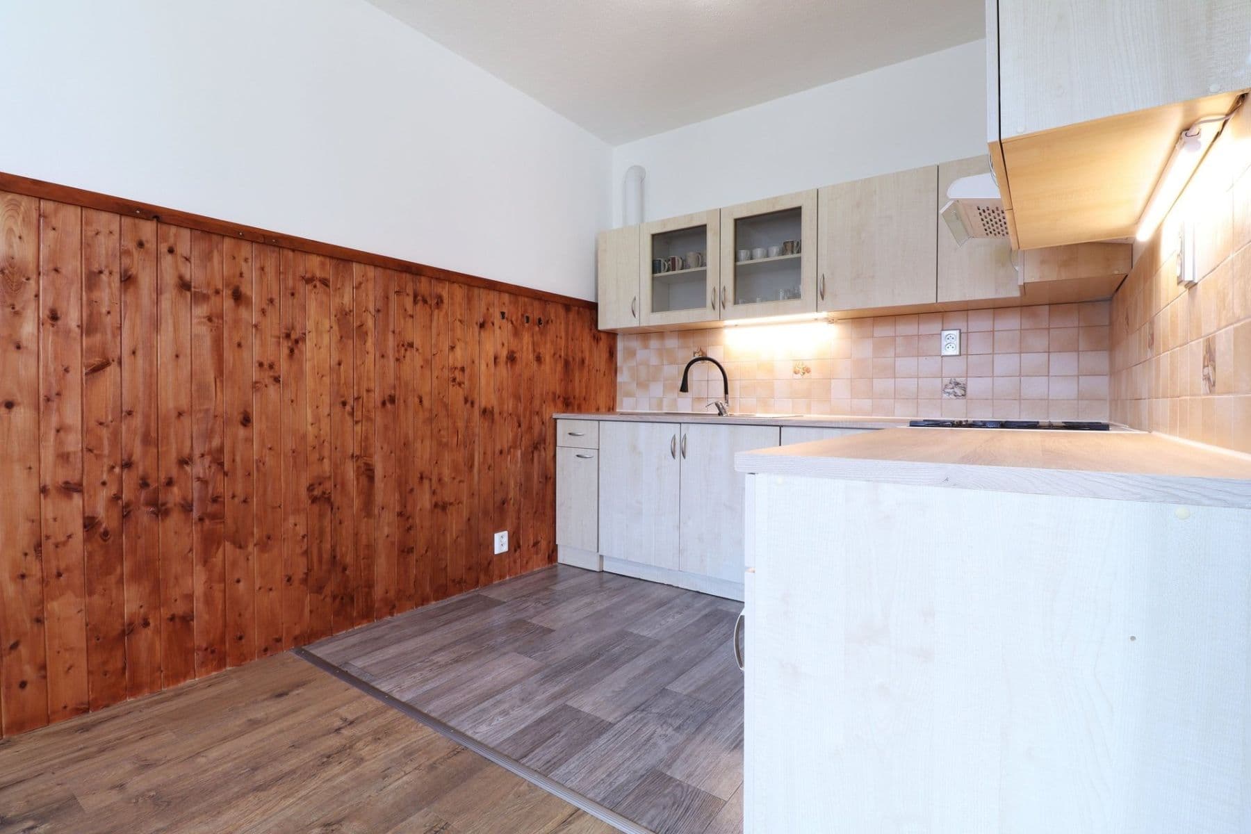 Prenájom bytu 3-izbový 76 m², Kojetická, Neratovice, Středočeský kraj Prenájom bytu 3-izbový 76 m², Kojetická, Neratovice, Středočeský kraj