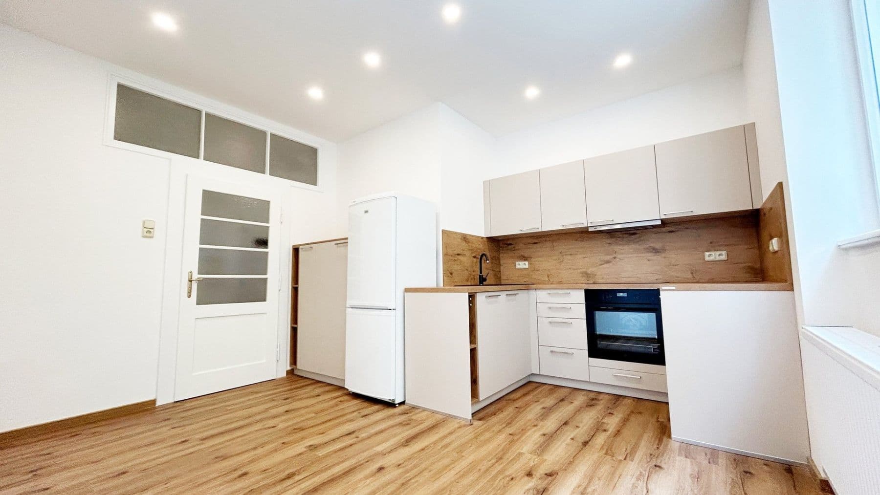 Prenájom bytu 2-izbový 80 m², Letohradská, Praha, Praha Prenájom bytu 2-izbový 80 m², Letohradská, Praha, Praha