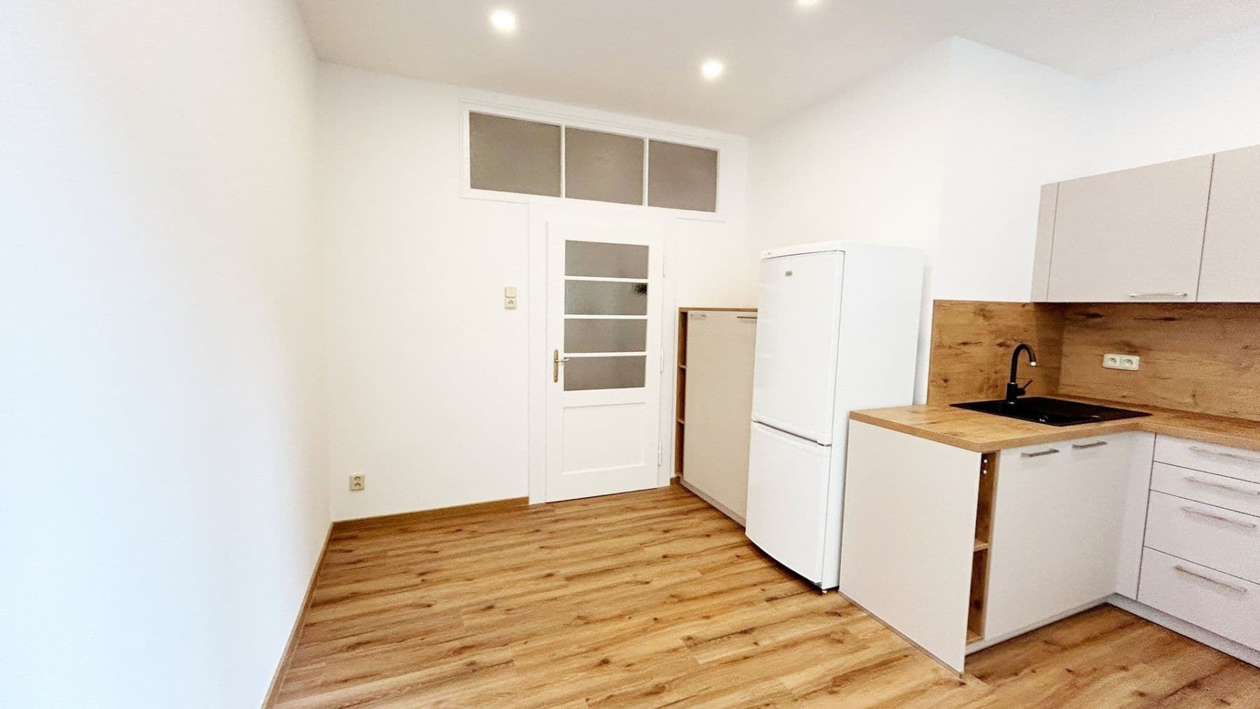 Prenájom bytu 2-izbový 80 m², Letohradská, Praha, Praha Prenájom bytu 2-izbový 80 m², Letohradská, Praha, Praha