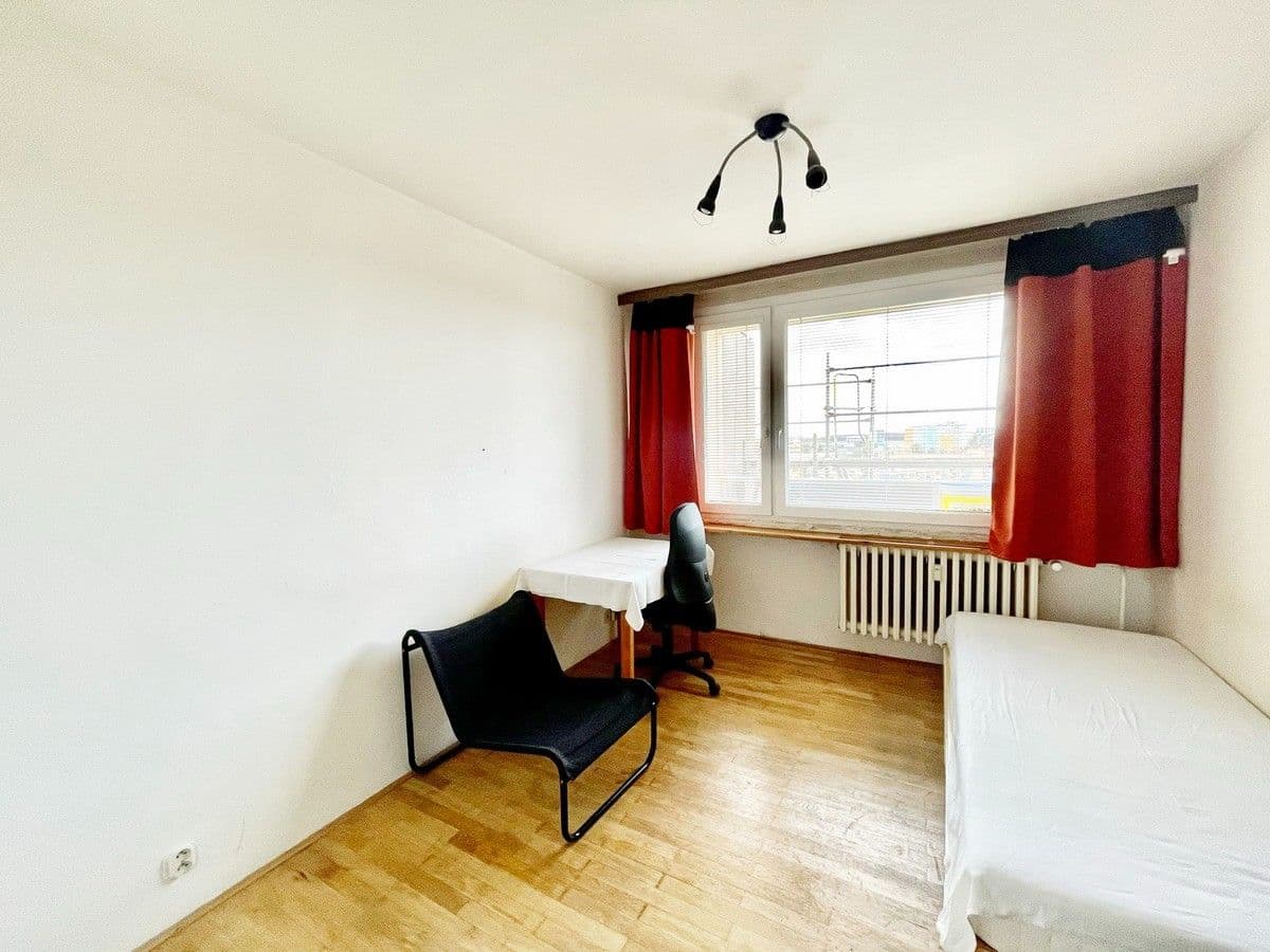 Prenájom bytu 3-izbový 74 m², Svojetická, Praha, Praha Prenájom bytu 3-izbový 74 m², Svojetická, Praha, Praha