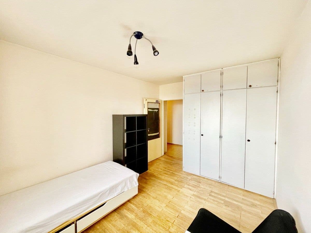 Prenájom bytu 3-izbový 74 m², Svojetická, Praha, Praha Prenájom bytu 3-izbový 74 m², Svojetická, Praha, Praha