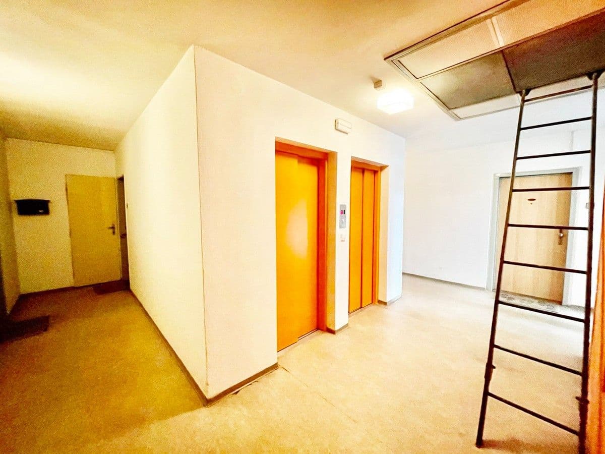 Prenájom bytu 3-izbový 74 m², Svojetická, Praha, Praha Prenájom bytu 3-izbový 74 m², Svojetická, Praha, Praha