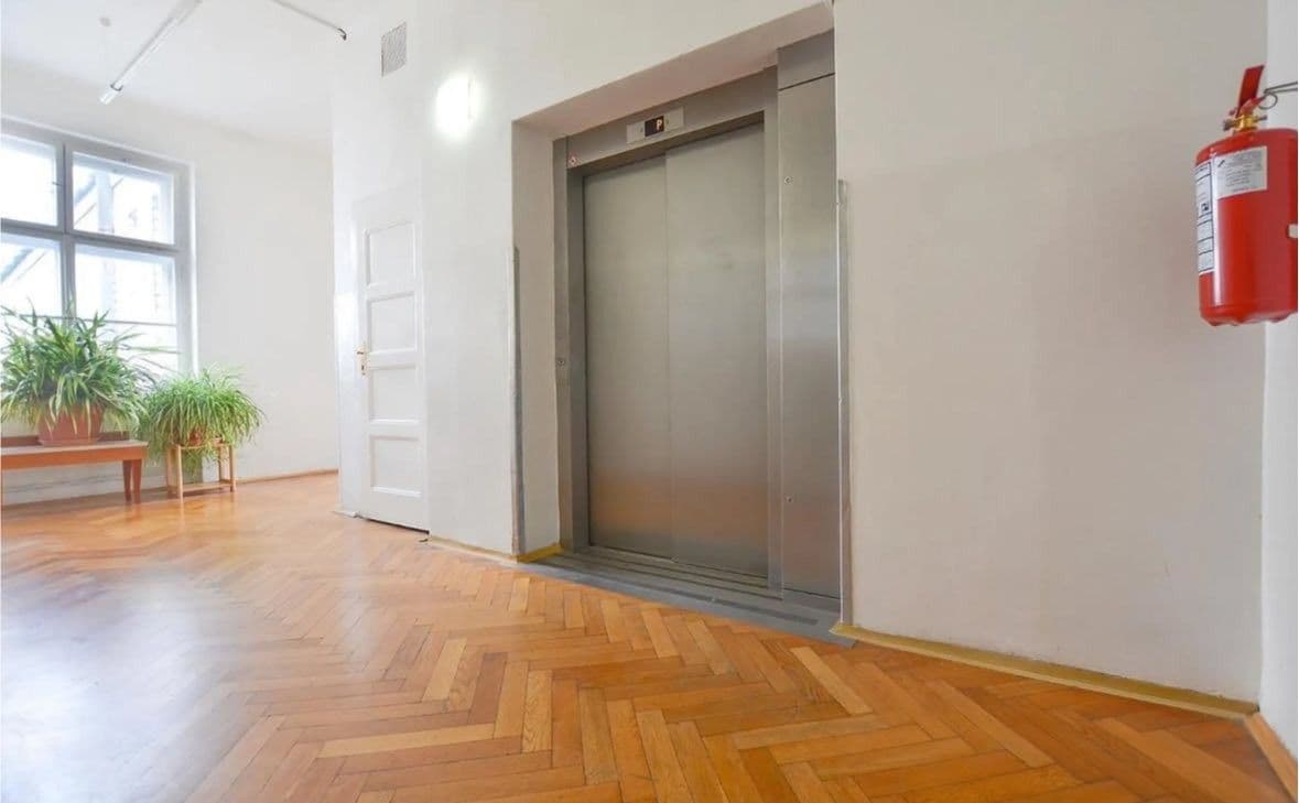 Prenájom kancelárie 20 m², Senovážné náměstí, Praha, Praha Prenájom kancelárie 20 m², Senovážné náměstí, Praha, Praha