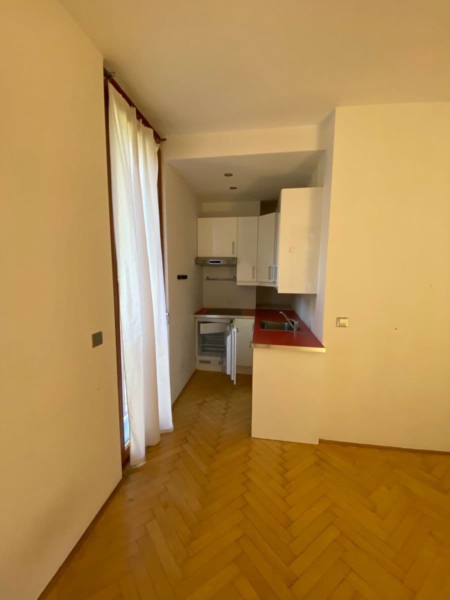 Prenájom bytu 2-izbový 56 m², U Nikolajky, Praha, Praha Prenájom bytu 2-izbový 56 m², U Nikolajky, Praha, Praha