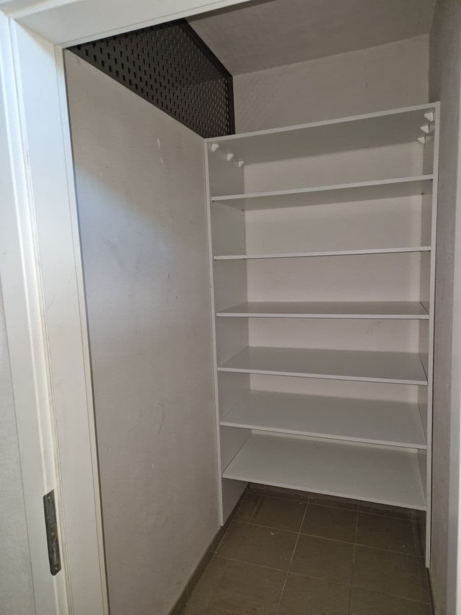 Prenájom bytu 1-izbový 30 m², Pelušková, Praha, Praha Prenájom bytu 1-izbový 30 m², Pelušková, Praha, Praha