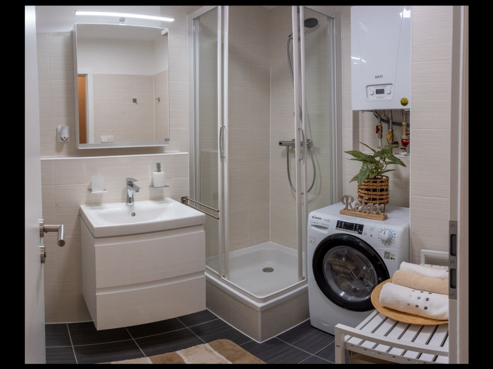 Prenájom bytu 1-izbový 30 m², Pelušková, Praha, Praha Prenájom bytu 1-izbový 30 m², Pelušková, Praha, Praha