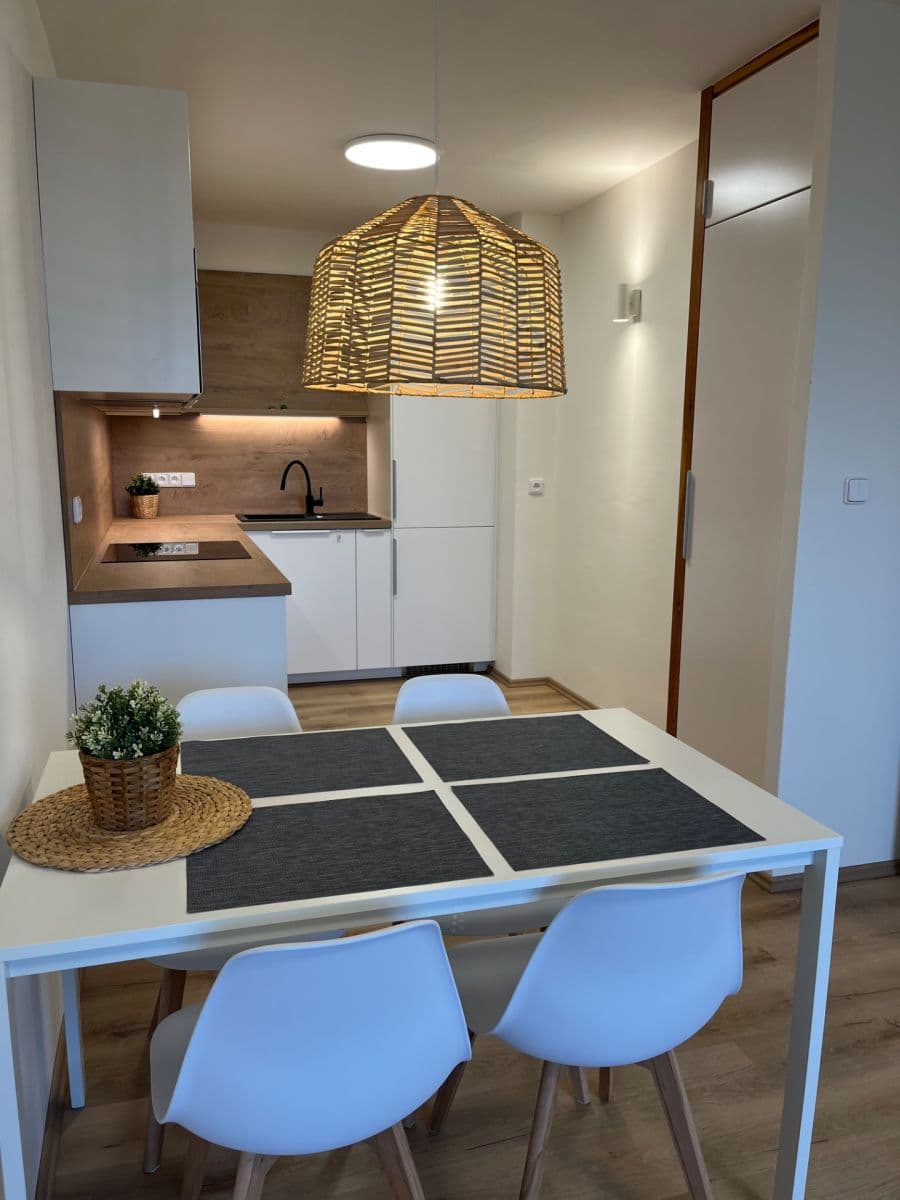 Prenájom bytu 3-izbový 65 m², Kocianova, Praha, Praha Prenájom bytu 3-izbový 65 m², Kocianova, Praha, Praha