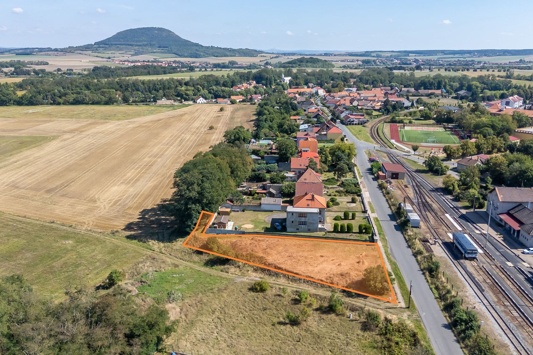 Predaj pozemku 1.528 m², Straškov-Vodochody, Ústecký kraj Predaj pozemku 1.528 m², Straškov-Vodochody, Ústecký kraj