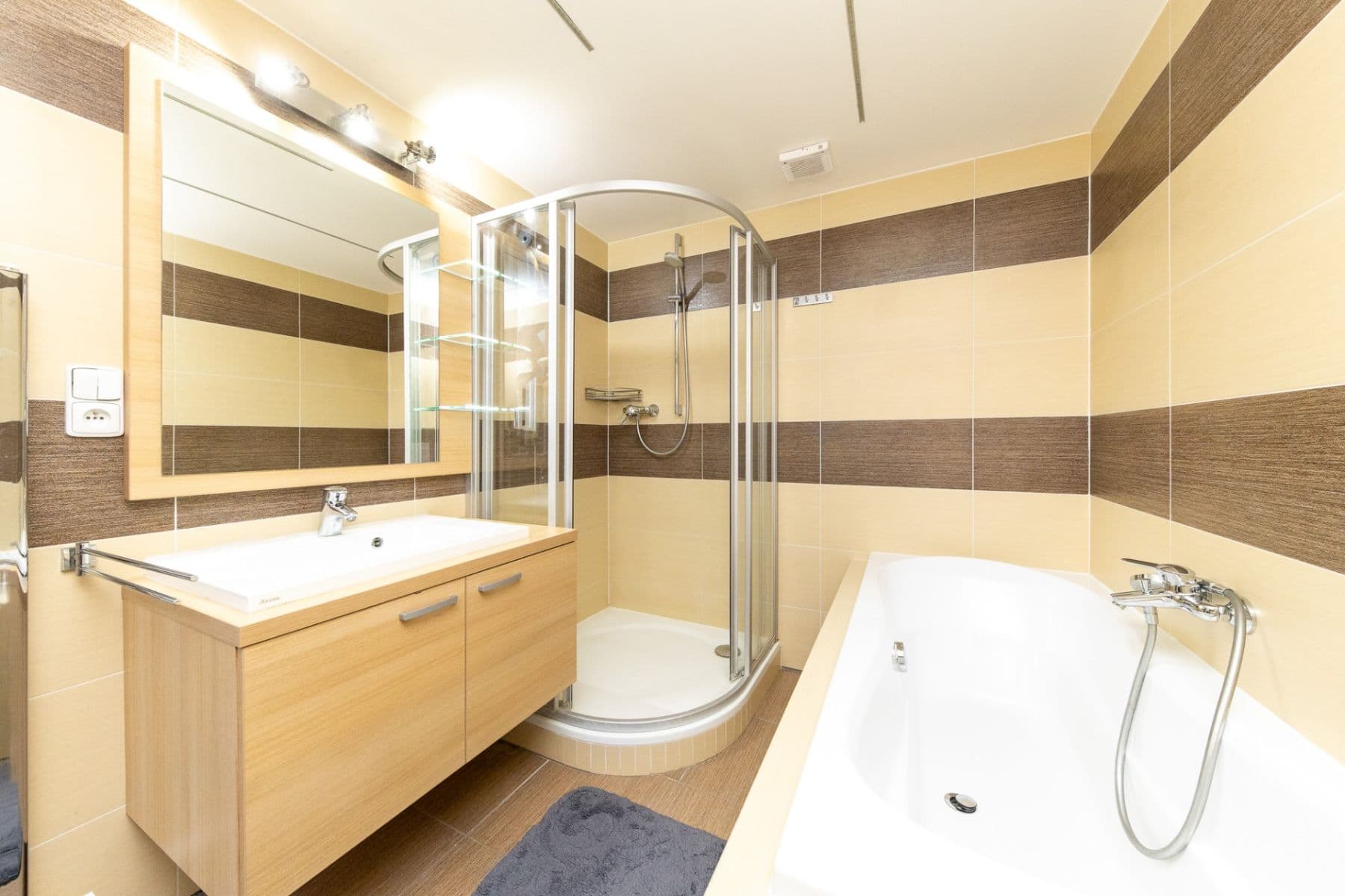 Predaj bytu 3-izbový 84 m², Kosmákova, Šlapanice, Jihomoravský kraj Predaj bytu 3-izbový 84 m², Kosmákova, Šlapanice, Jihomoravský kraj