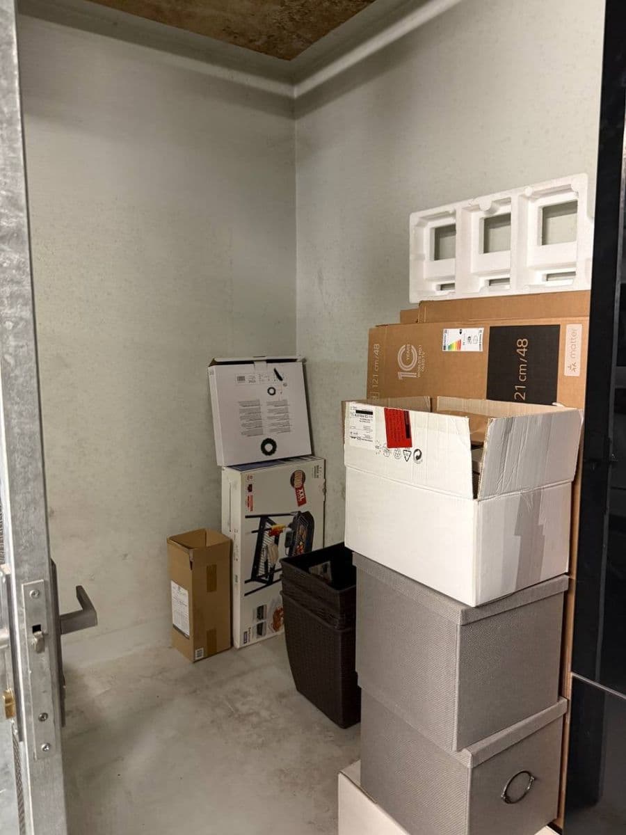 Prenájom garáže 14 m², Nobelova, Praha, Praha Prenájom garáže 14 m², Nobelova, Praha, Praha