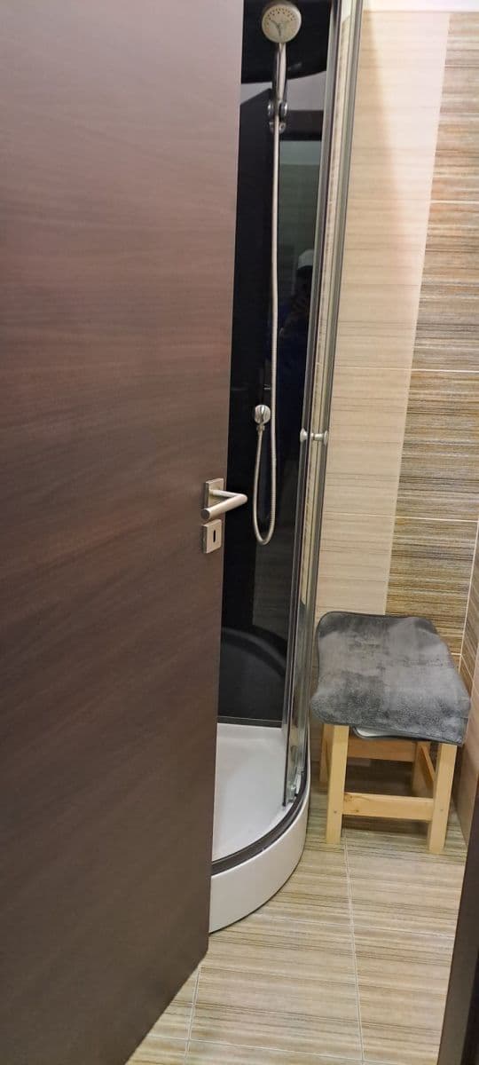 Prenájom nebytového priestoru 120 m², Holohlavy, Královéhradecký kraj Prenájom nebytového priestoru 120 m², Holohlavy, Královéhradecký kraj