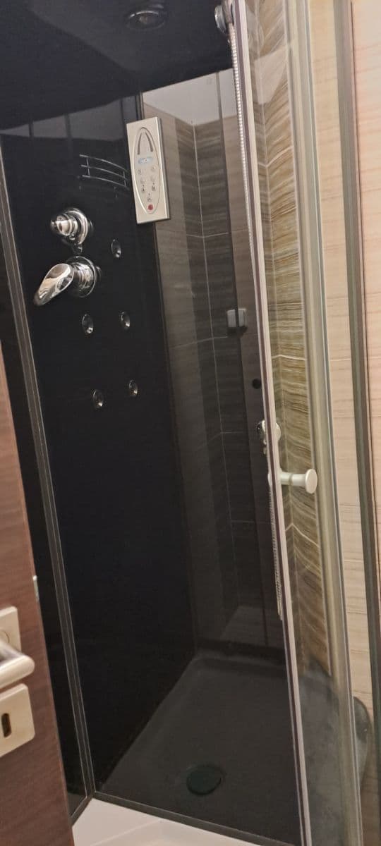 Prenájom nebytového priestoru 120 m², Holohlavy, Královéhradecký kraj Prenájom nebytového priestoru 120 m², Holohlavy, Královéhradecký kraj