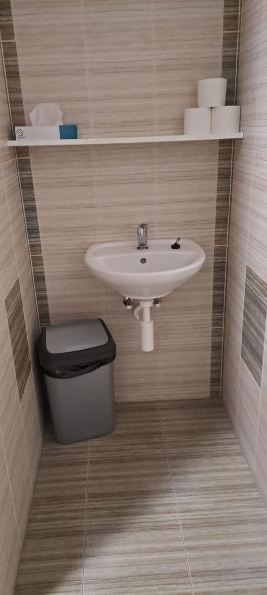 Prenájom nebytového priestoru 120 m², Holohlavy, Královéhradecký kraj Prenájom nebytového priestoru 120 m², Holohlavy, Královéhradecký kraj