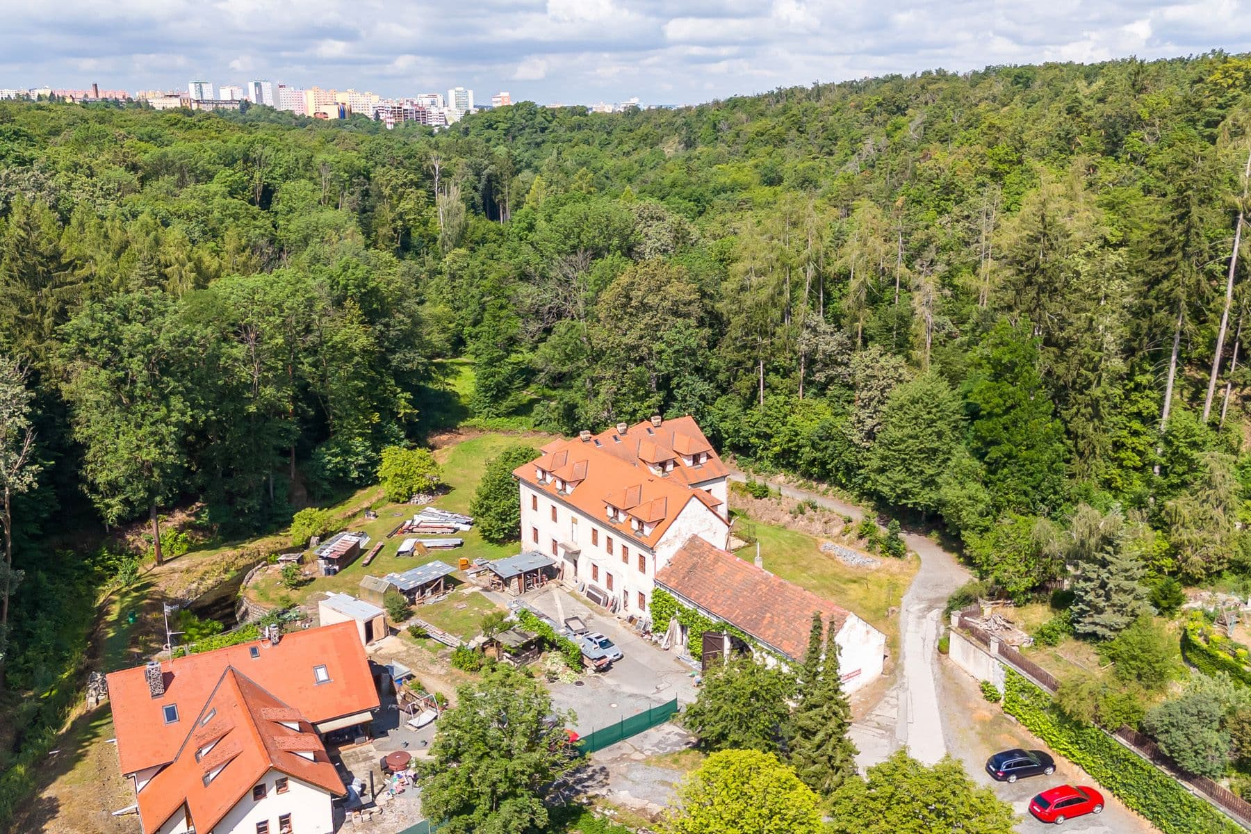 Predaj domu 1.009 m², pozemek 3.687 m², K Borovíčku, Praha, Praha Predaj domu 1.009 m², pozemek 3.687 m², K Borovíčku, Praha, Praha