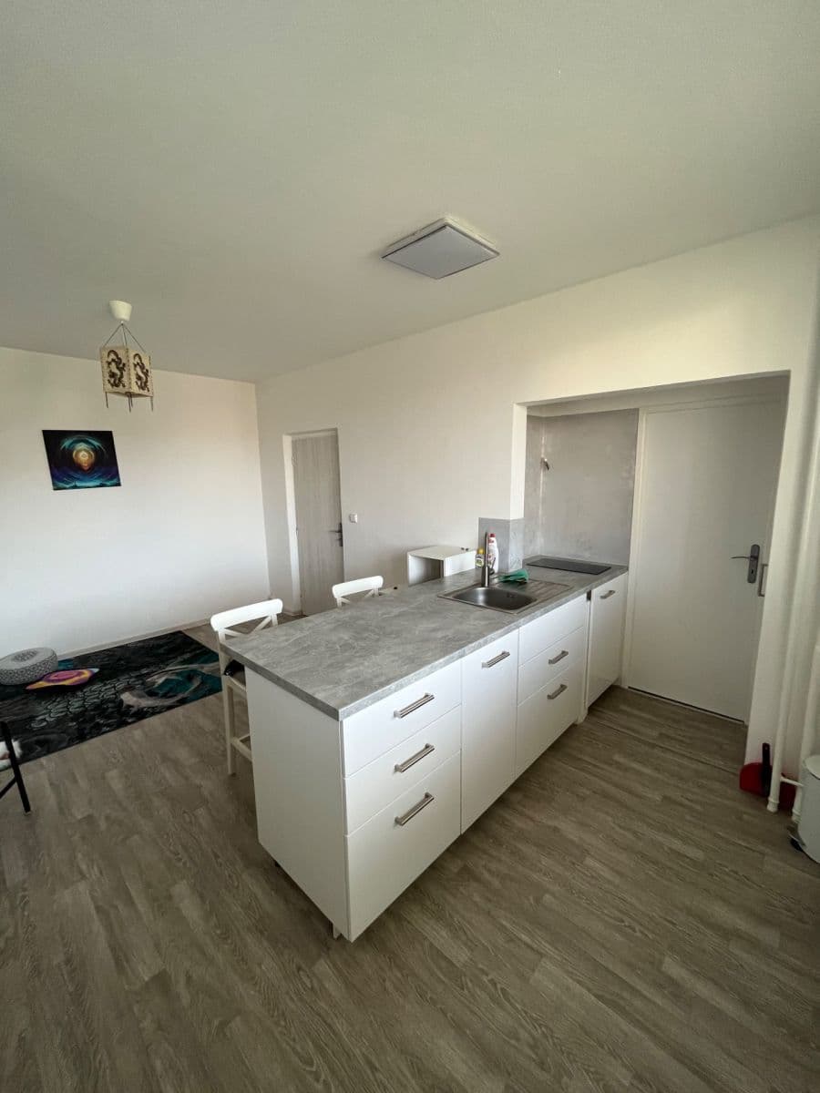 Prenájom bytu 3-izbový 72 m², Masarykovo nám., Hustopeče, Jihomoravský kraj Prenájom bytu 3-izbový 72 m², Masarykovo nám., Hustopeče, Jihomoravský kraj