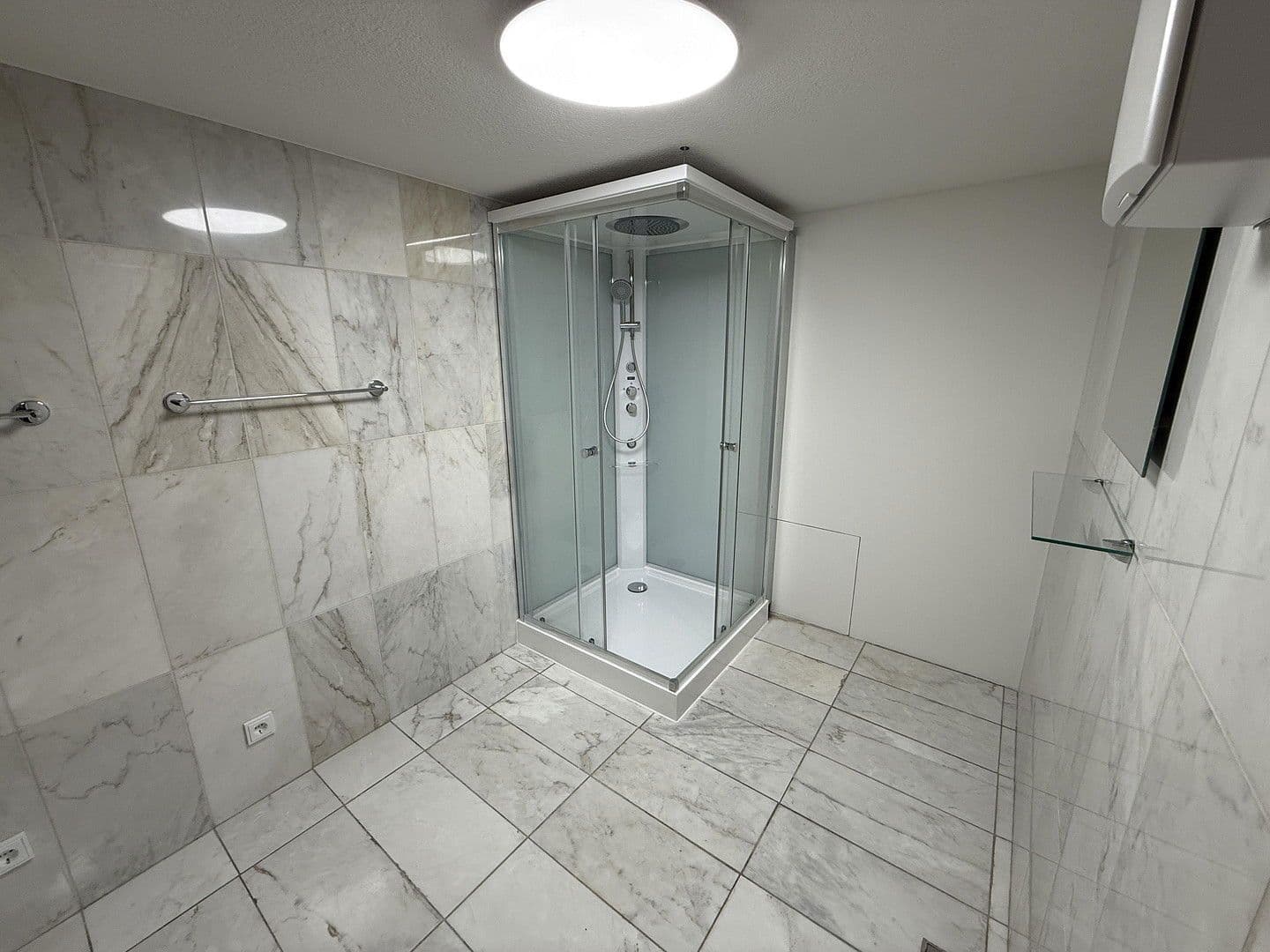 Prenájom bytu 225 m², Rheinstrasse, Waldshut-Tiengen, Bádensko-Wurttembersko Prenájom bytu 225 m², Rheinstrasse, Waldshut-Tiengen, Bádensko-Wurttembersko