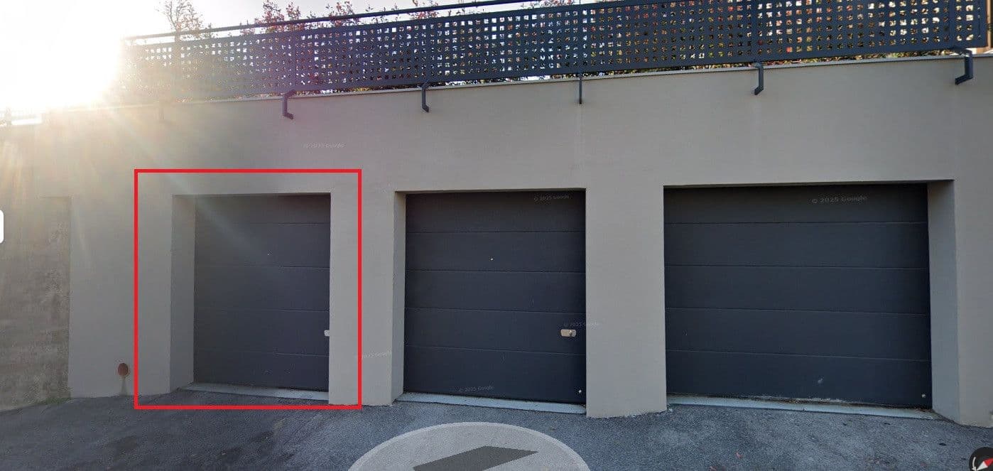 Prenájom garáže 18 m², Bratislava - mestská časť Staré Mesto, Bratislavský kraj Prenájom garáže 18 m², Bratislava - mestská časť Staré Mesto, Bratislavský kraj