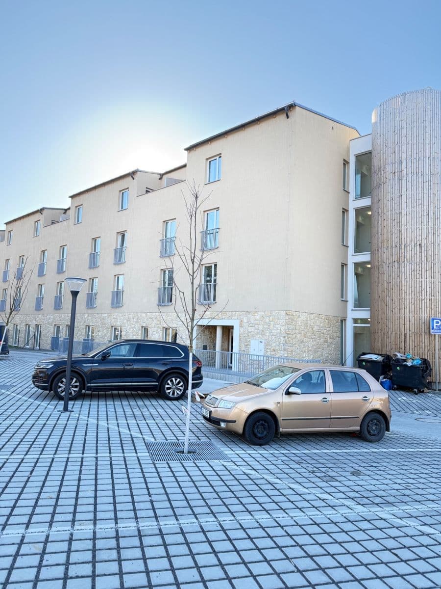 Prenájom garáže 4 m², V Kněžívce, Tuchoměřice, Středočeský kraj Prenájom garáže 4 m², V Kněžívce, Tuchoměřice, Středočeský kraj