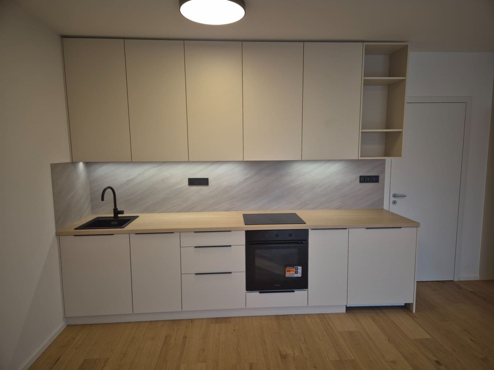 Prenájom bytu 1-izbový 37 m², Bratislavská, Brno, Jihomoravský kraj Prenájom bytu 1-izbový 37 m², Bratislavská, Brno, Jihomoravský kraj