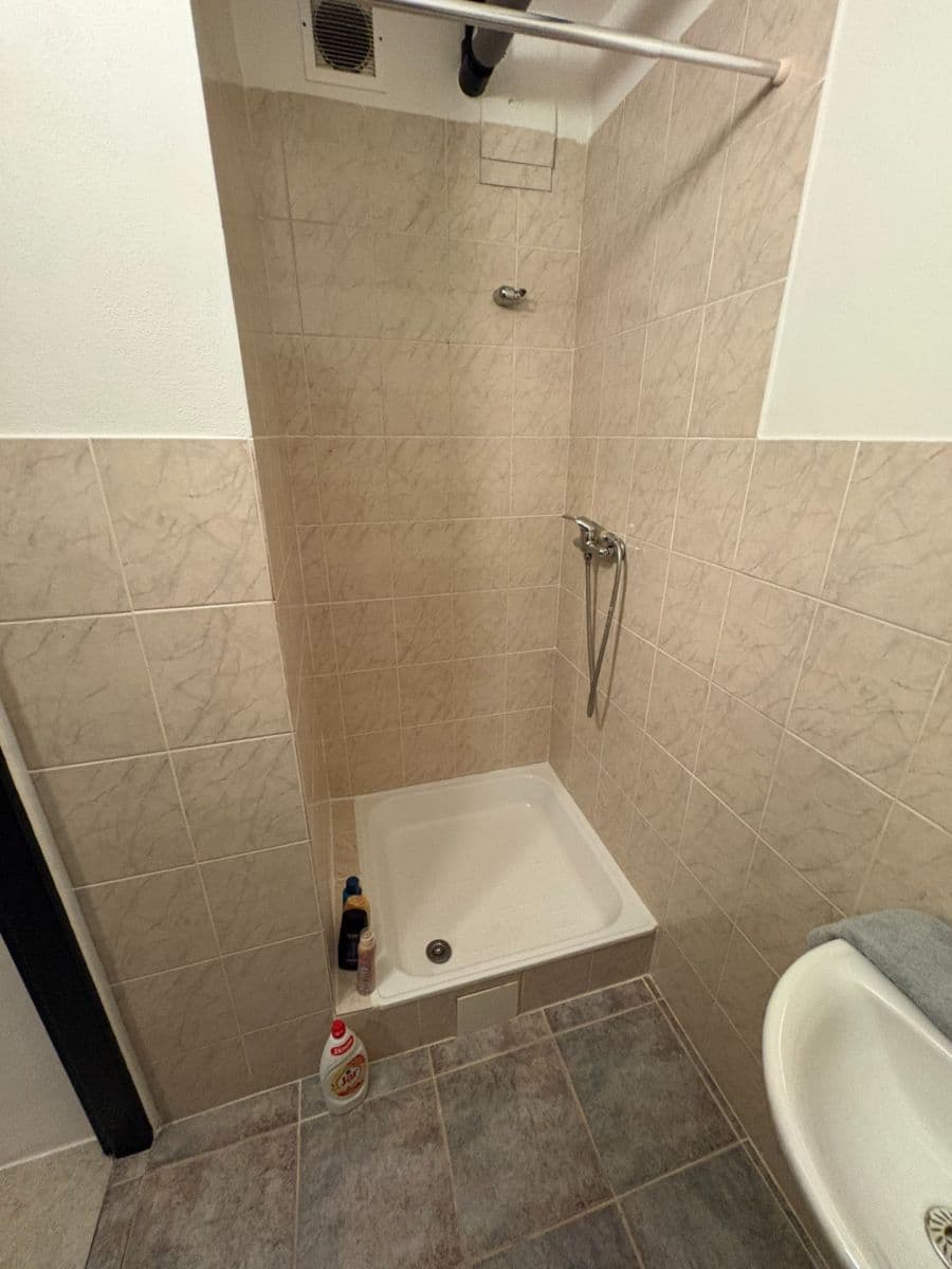 Prenájom nebytového priestoru 48 m², Oldřichova, Praha, Praha Prenájom nebytového priestoru 48 m², Oldřichova, Praha, Praha