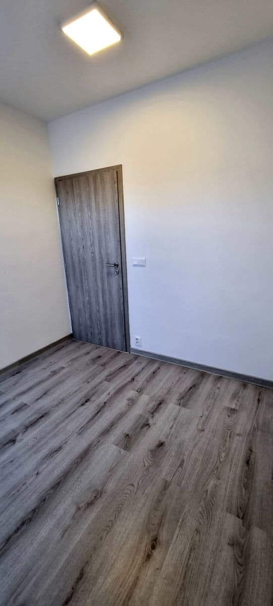 Prenájom bytu 2-izbový 45 m², Dr. Absolona, Fryšták, Zlínský kraj Prenájom bytu 2-izbový 45 m², Dr. Absolona, Fryšták, Zlínský kraj