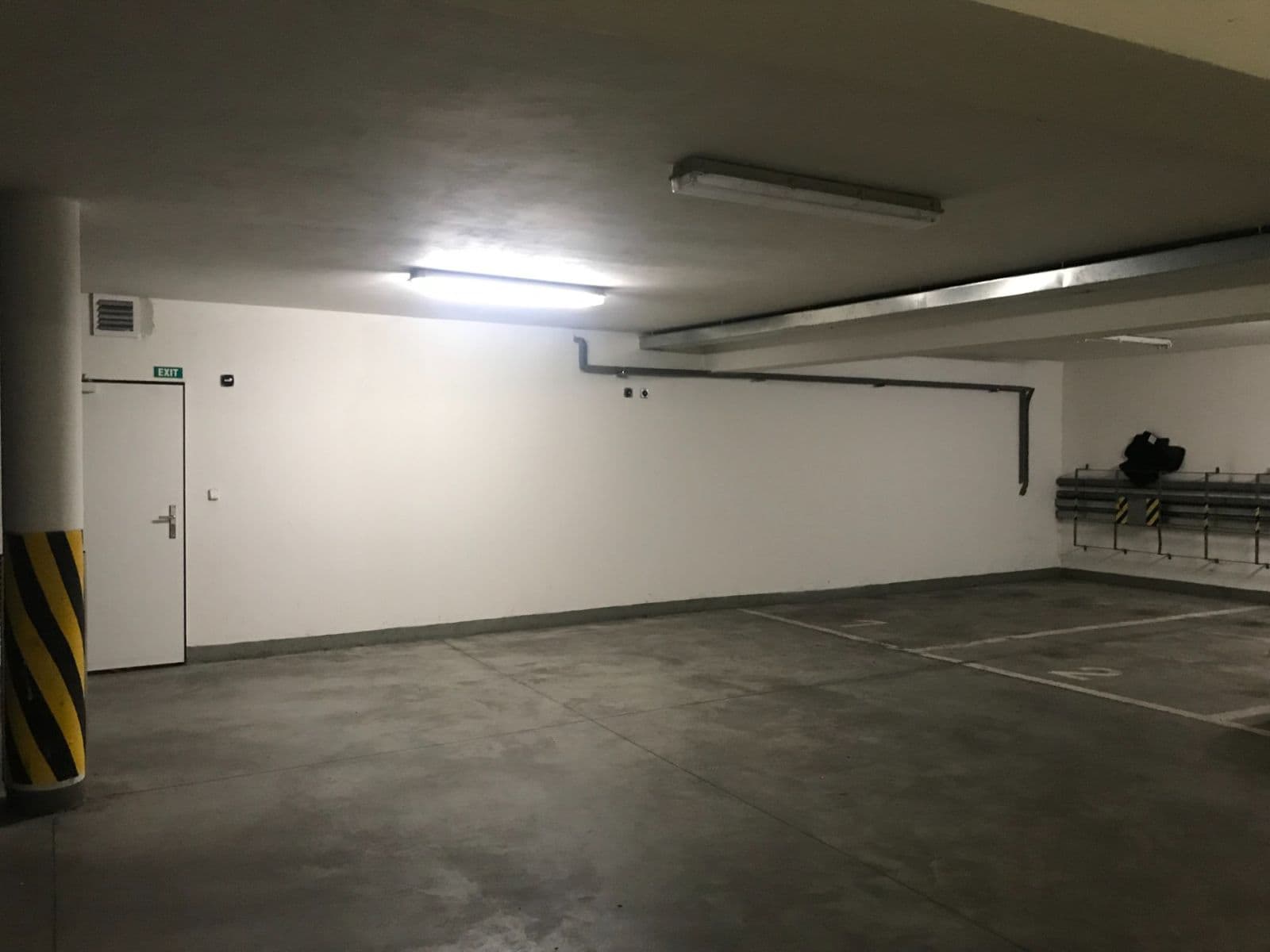 Prenájom garáže 15 m², Nad Vavrouškou, Praha, Praha Prenájom garáže 15 m², Nad Vavrouškou, Praha, Praha