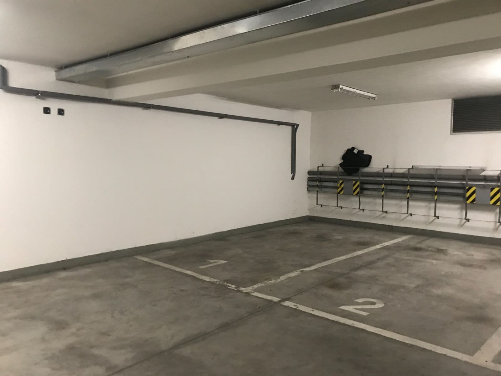 Prenájom garáže 15 m², Nad Vavrouškou, Praha, Praha Prenájom garáže 15 m², Nad Vavrouškou, Praha, Praha