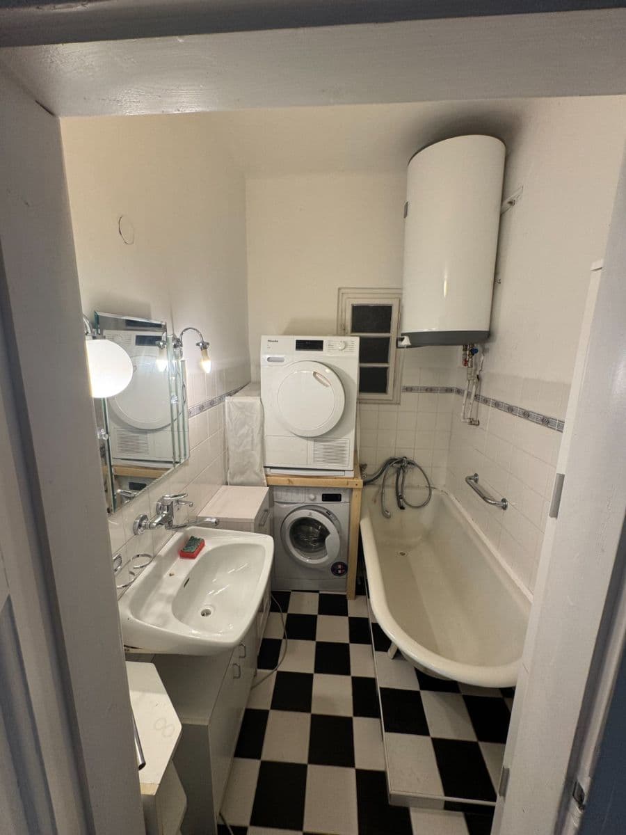 Prenájom bytu 2-izbový 56 m², 5. května, Praha, Praha Prenájom bytu 2-izbový 56 m², 5. května, Praha, Praha