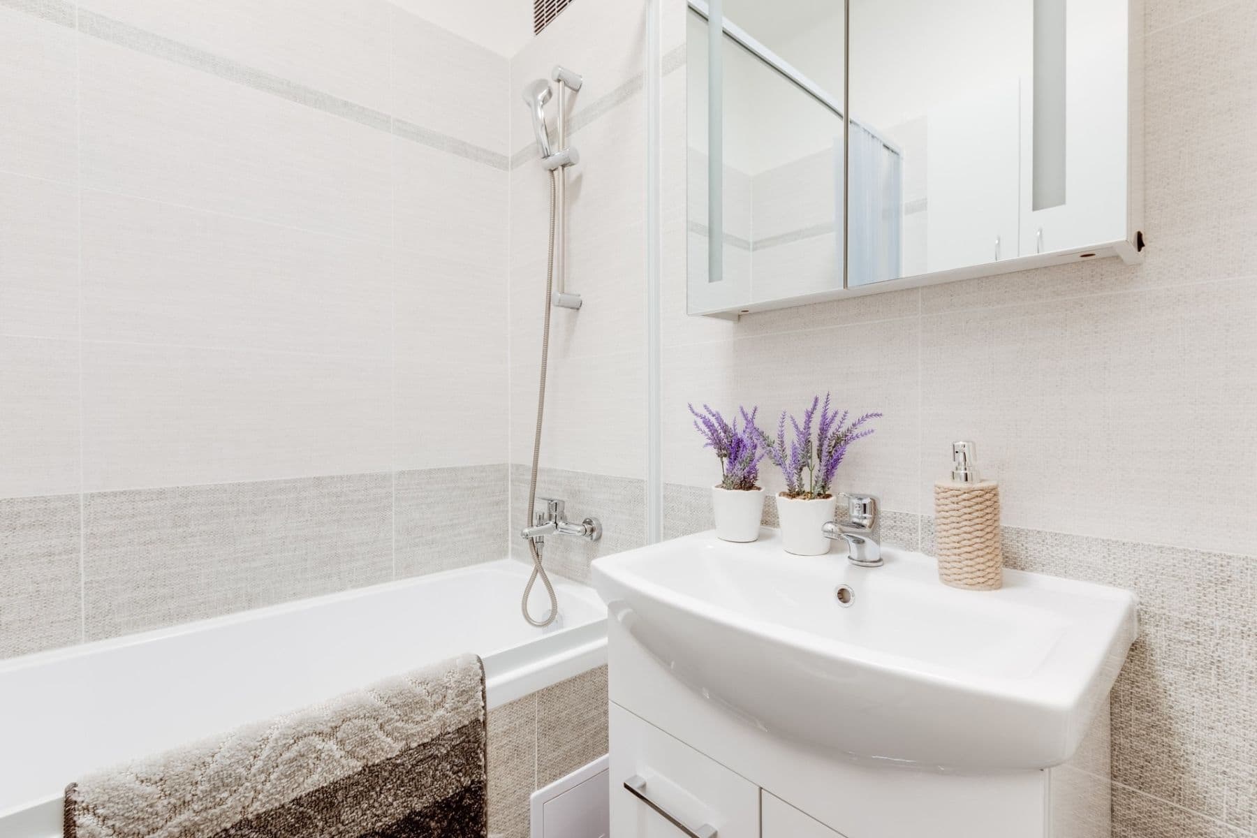 Prenájom bytu 2-izbový 53 m², Jeremenkova, Praha, Praha Prenájom bytu 2-izbový 53 m², Jeremenkova, Praha, Praha