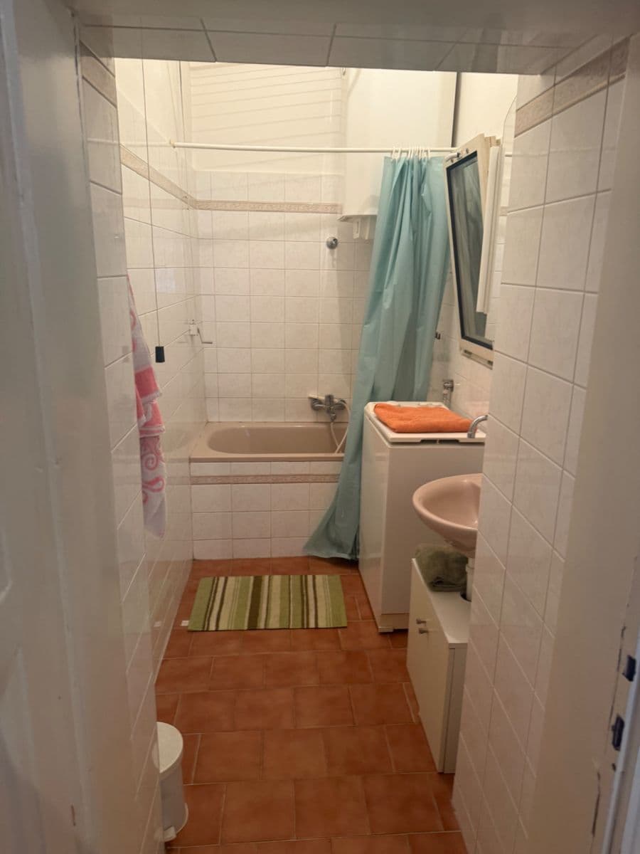 Prenájom bytu 3-izbový 74 m², Roháčova, Praha, Praha Prenájom bytu 3-izbový 74 m², Roháčova, Praha, Praha