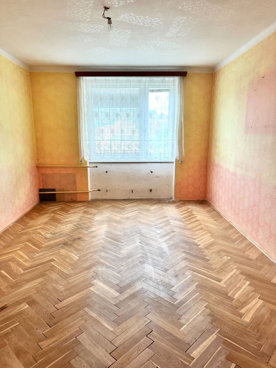 Predaj bytu 3-izbový 90 m², Na Potůčku, Sedlčany, Středočeský kraj Predaj bytu 3-izbový 90 m², Na Potůčku, Sedlčany, Středočeský kraj
