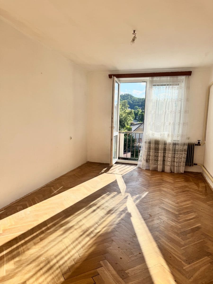 Predaj bytu 3-izbový 90 m², Na Potůčku, Sedlčany, Středočeský kraj Predaj bytu 3-izbový 90 m², Na Potůčku, Sedlčany, Středočeský kraj