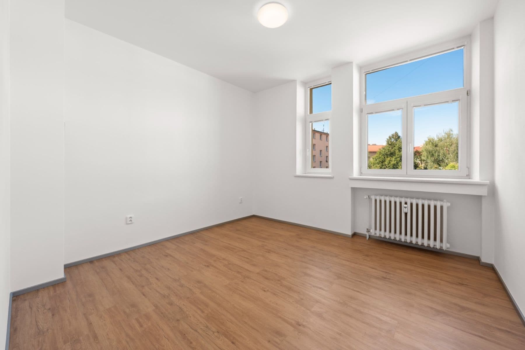 Predaj bytu 3-izbový 108 m², Resslova, Hradec Králové, Královéhradecký kraj Predaj bytu 3-izbový 108 m², Resslova, Hradec Králové, Královéhradecký kraj