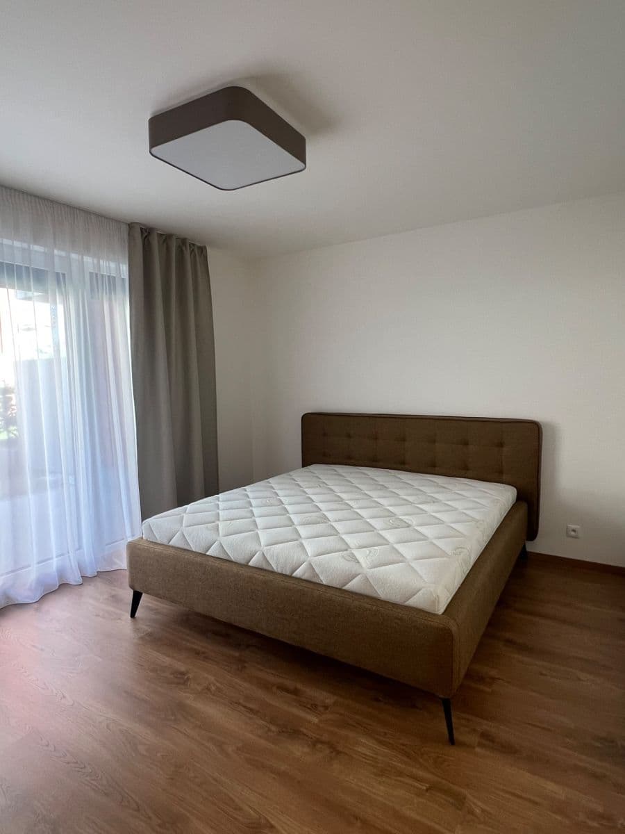 Prenájom bytu 3-izbový 100 m², Pavla Beneše, Praha, Praha Prenájom bytu 3-izbový 100 m², Pavla Beneše, Praha, Praha