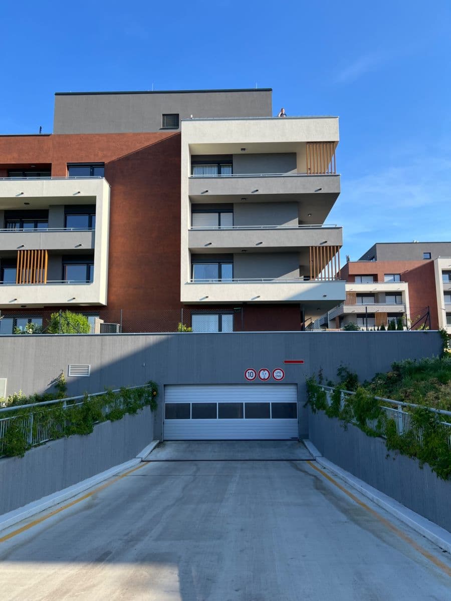 Prenájom bytu 3-izbový 100 m², Pavla Beneše, Praha, Praha Prenájom bytu 3-izbový 100 m², Pavla Beneše, Praha, Praha