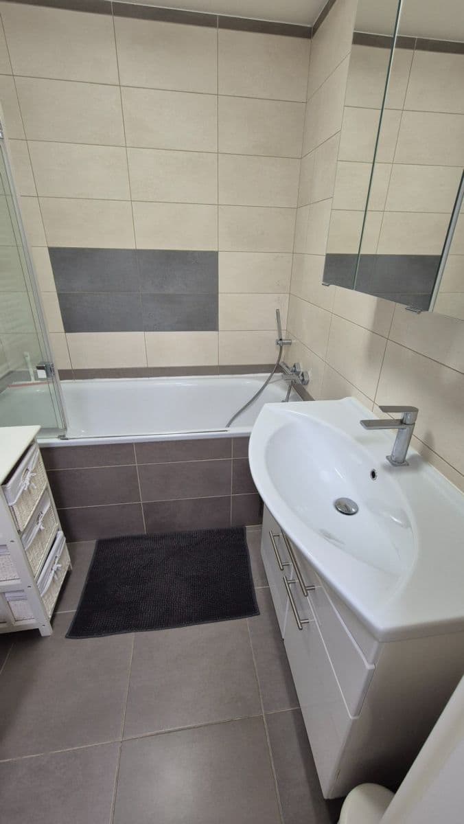 Prenájom bytu 2-izbový 49 m², Šimáčkova, Praha, Praha Prenájom bytu 2-izbový 49 m², Šimáčkova, Praha, Praha