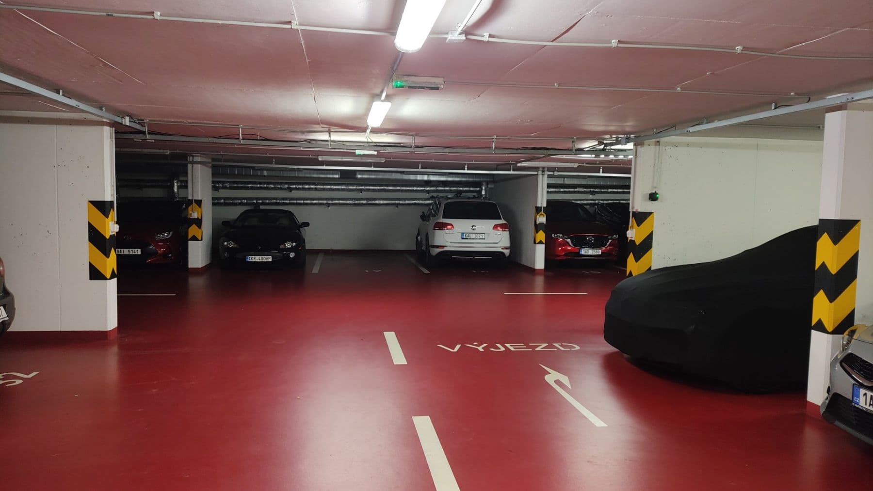 Prenájom garáže 19 m², Pelušková, Praha, Praha Prenájom garáže 19 m², Pelušková, Praha, Praha