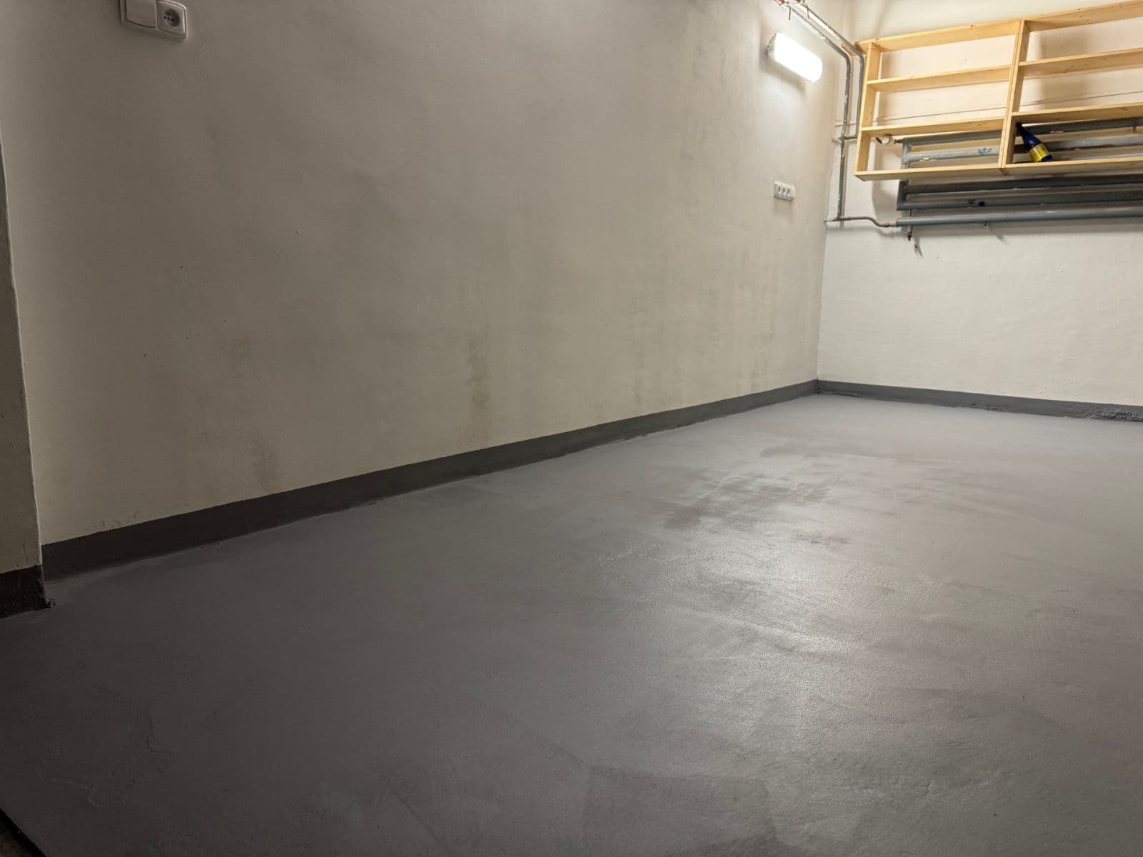 Prenájom garáže 18 m², Třešňová, Brno, Jihomoravský kraj Prenájom garáže 18 m², Třešňová, Brno, Jihomoravský kraj