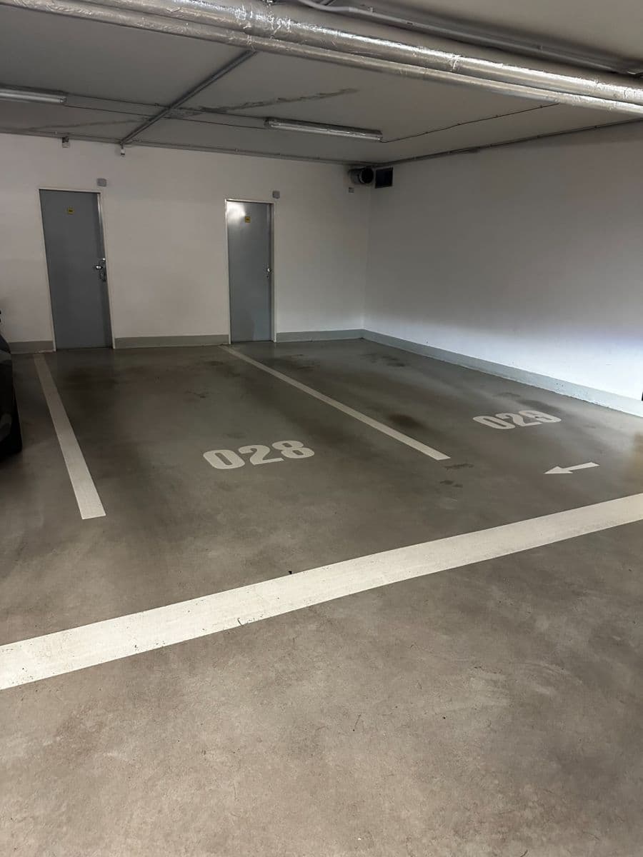 Prenájom garáže 15 m², Praha, Praha Prenájom garáže 15 m², Praha, Praha