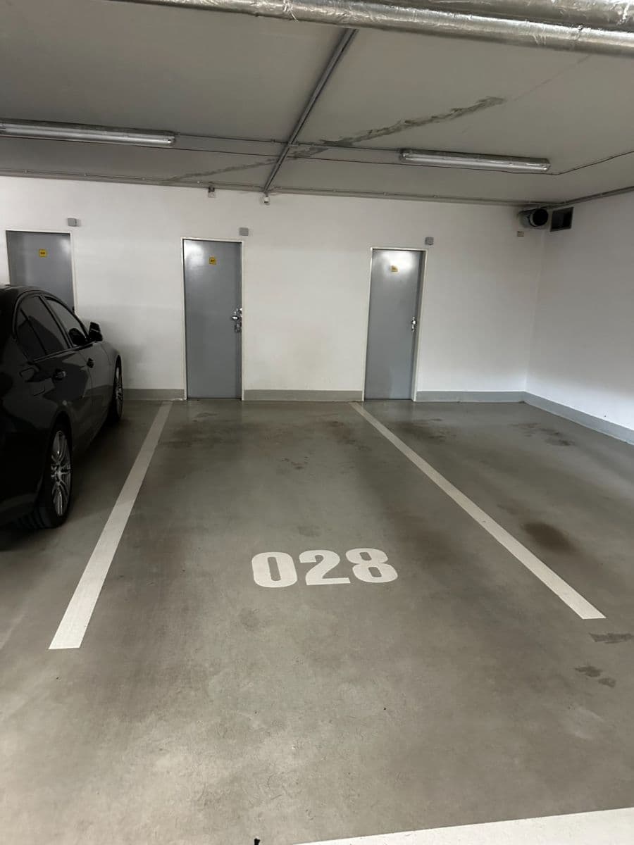 Prenájom garáže 15 m², Praha, Praha Prenájom garáže 15 m², Praha, Praha