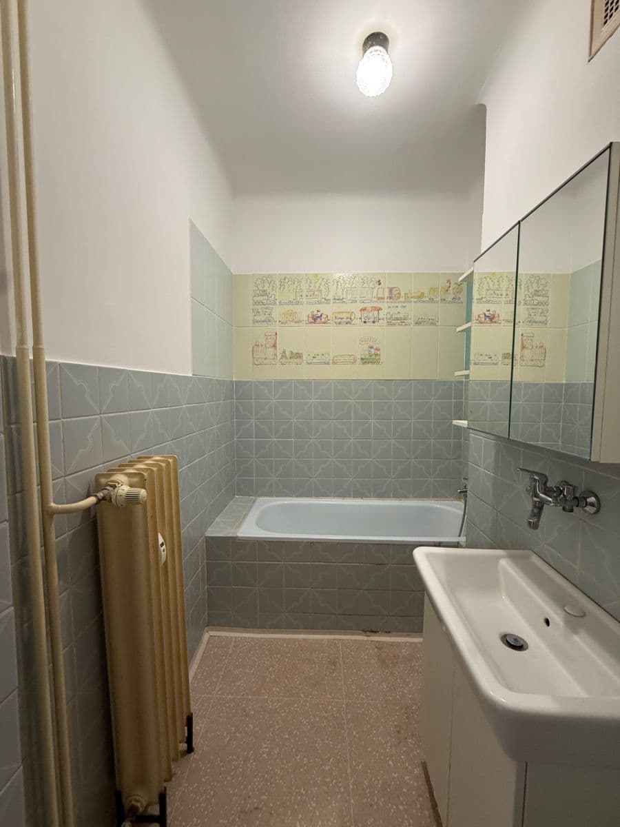 Predaj bytu 2-izbový 44 m², 28. pluku, Praha, Praha Predaj bytu 2-izbový 44 m², 28. pluku, Praha, Praha