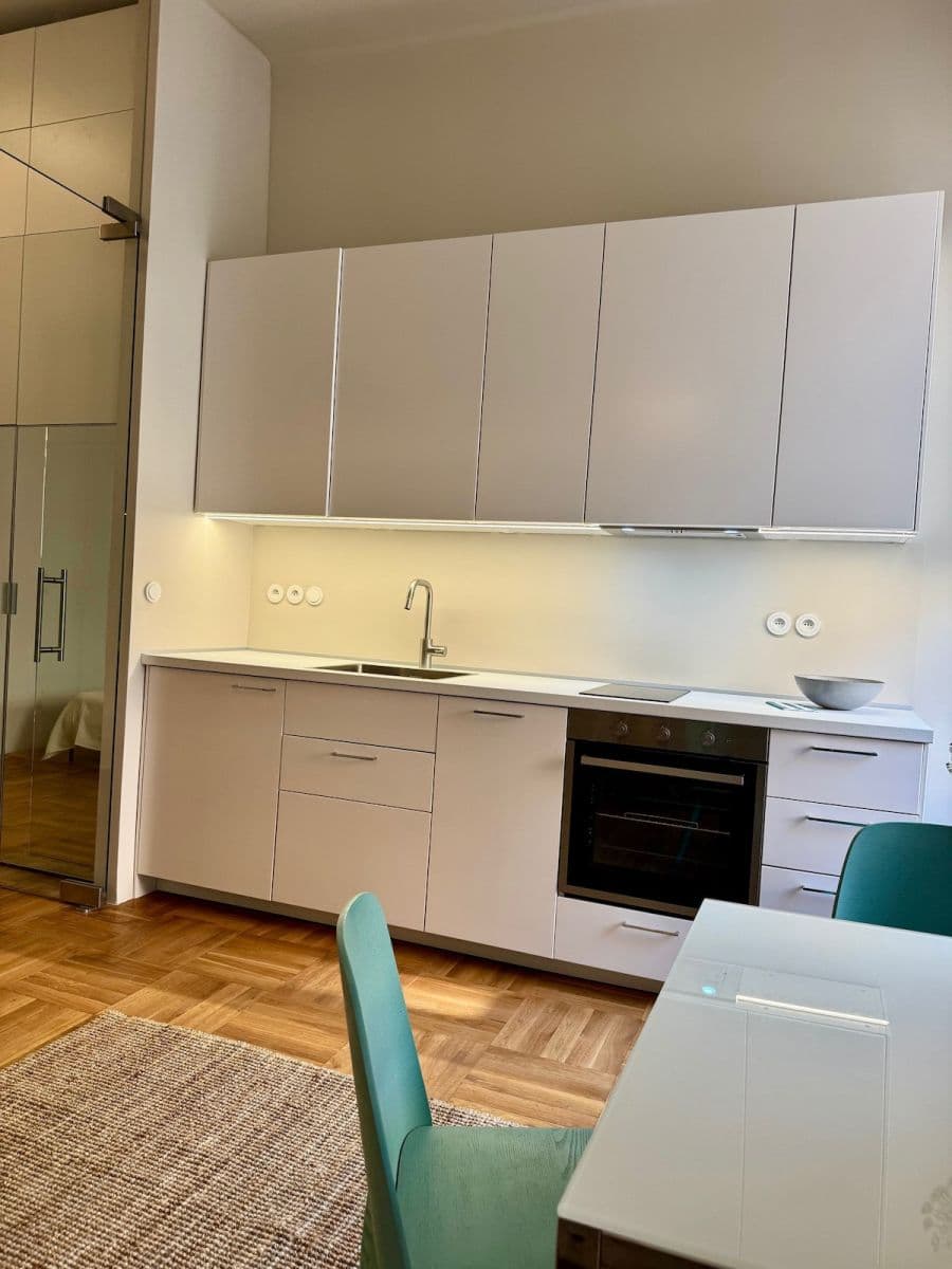 Prenájom bytu 37 m², Budečská, Praha, Praha Prenájom bytu 37 m², Budečská, Praha, Praha