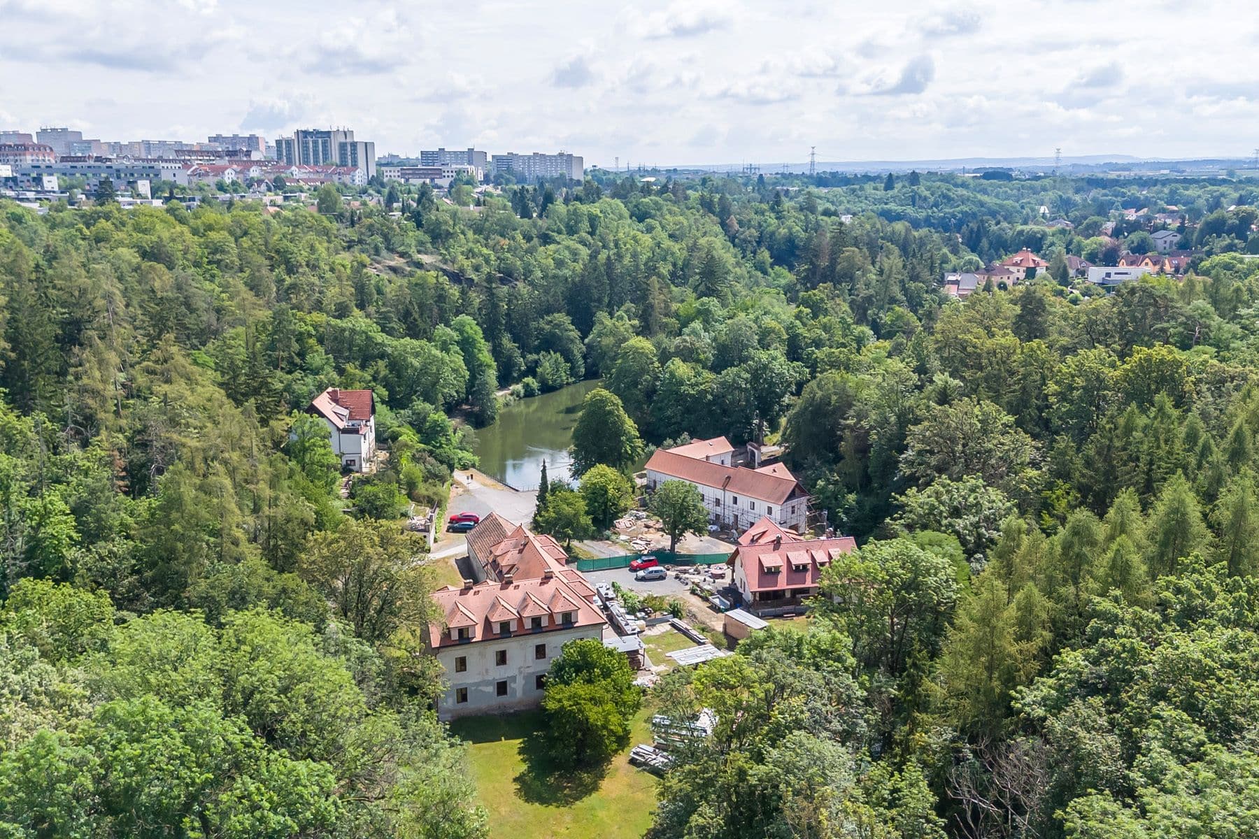 Predaj domu 1.009 m², pozemek 3.687 m², K Borovíčku, Praha, Praha Predaj domu 1.009 m², pozemek 3.687 m², K Borovíčku, Praha, Praha