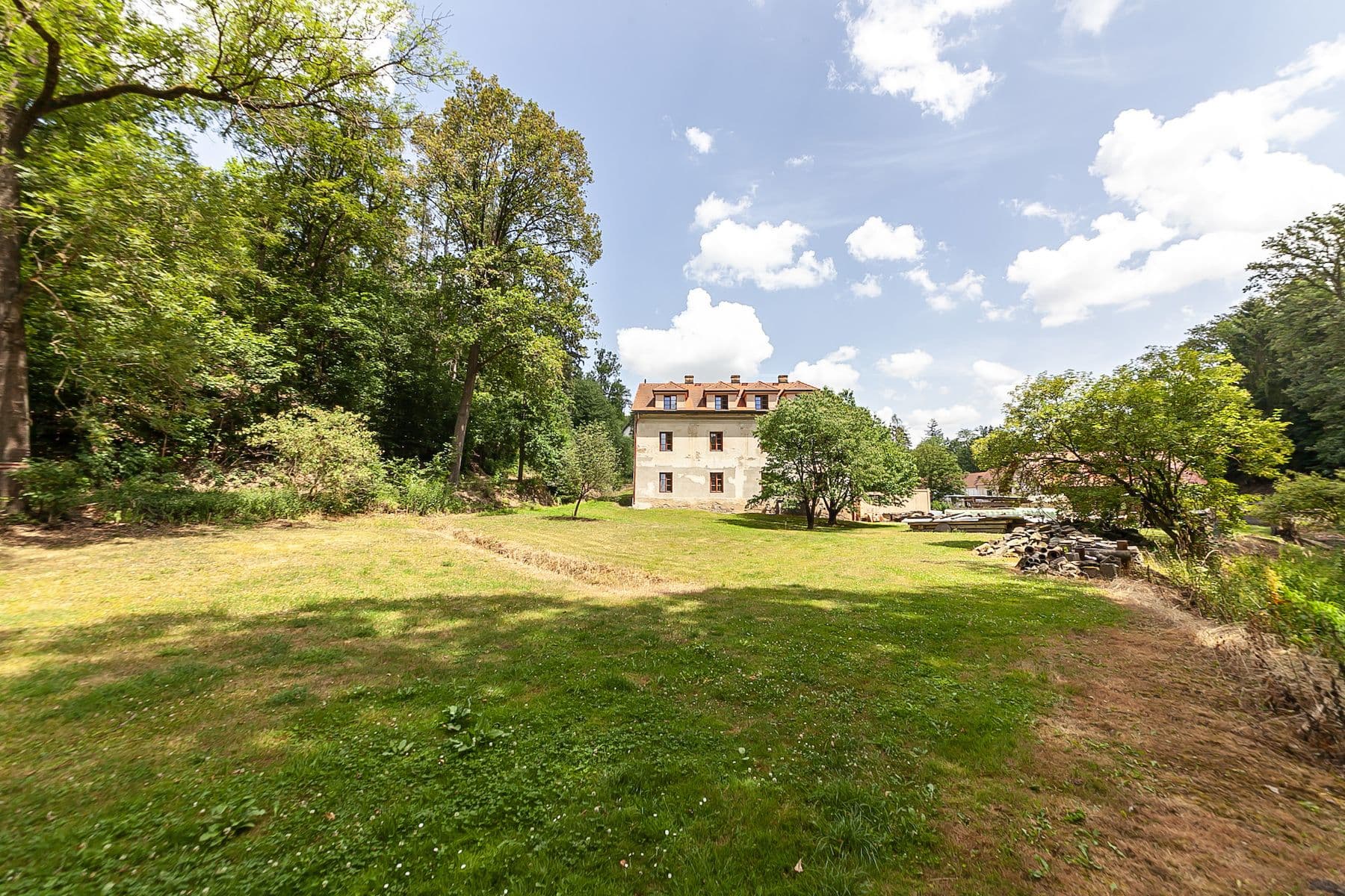 Predaj domu 1.009 m², pozemek 3.687 m², K Borovíčku, Praha, Praha Predaj domu 1.009 m², pozemek 3.687 m², K Borovíčku, Praha, Praha