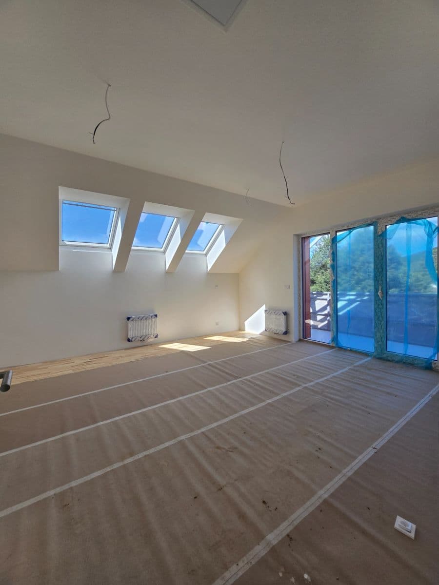 Predaj bytu 3-izbový 126 m², Souběžná, Dobřichovice, Středočeský kraj Predaj bytu 3-izbový 126 m², Souběžná, Dobřichovice, Středočeský kraj